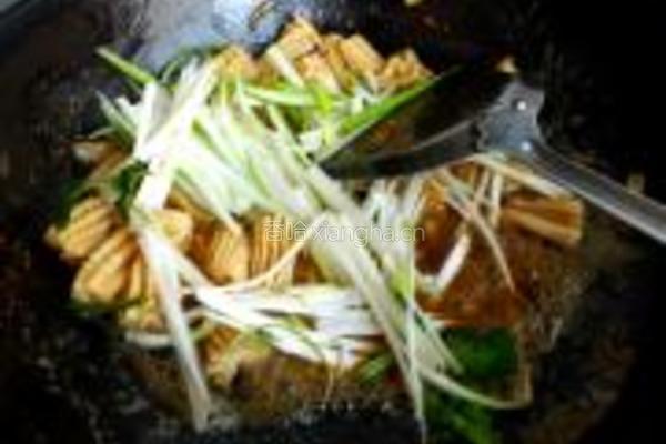 葱爆鱿鱼的做法图解6