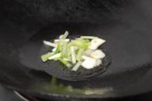 茶树菇烧鸡翅的做法图解5