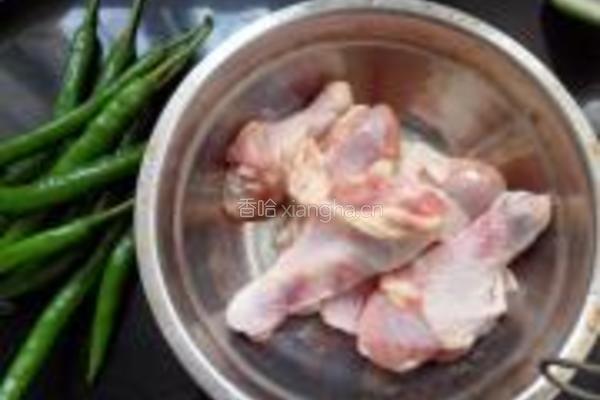 尖椒鸡腿的做法图解1
