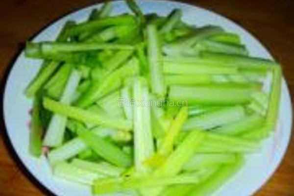 蚝油鲜虾炒芹菜的做法图解3