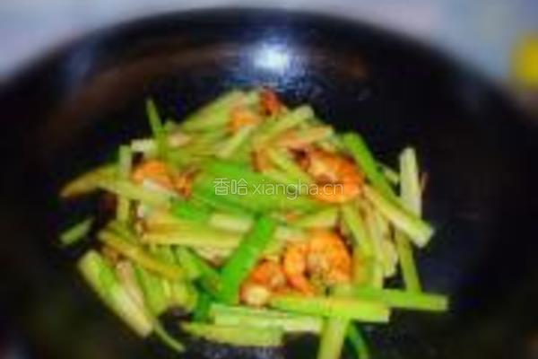 蚝油鲜虾炒芹菜的做法图解10