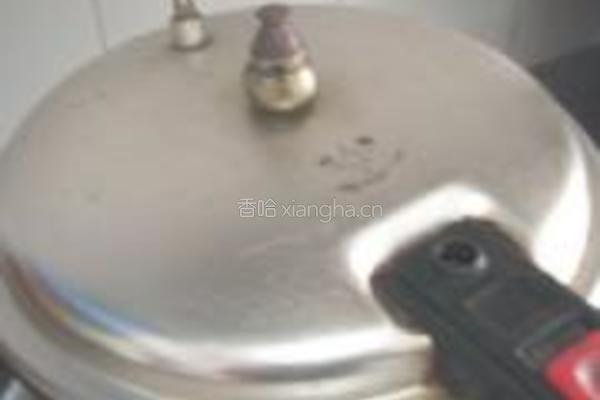 鲜蔬炖猪蹄的做法图解8