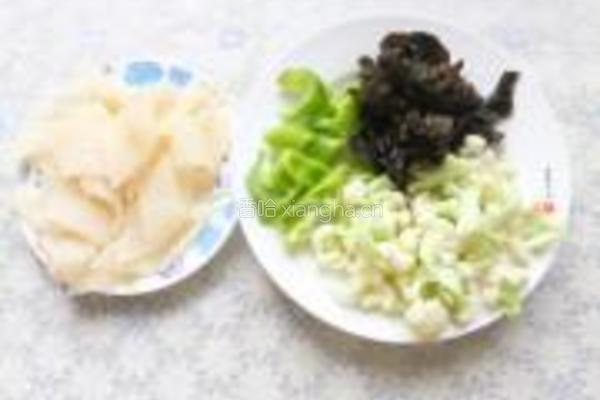 家常炒皮肚的做法图解1