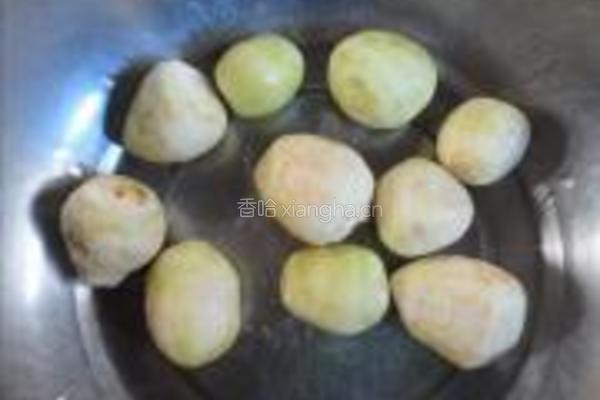 葱香小芋头的做法图解1