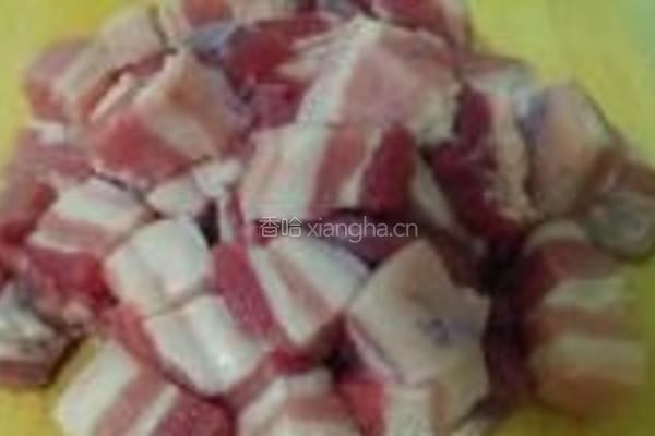 红烧肉炖莴笋的做法图解1