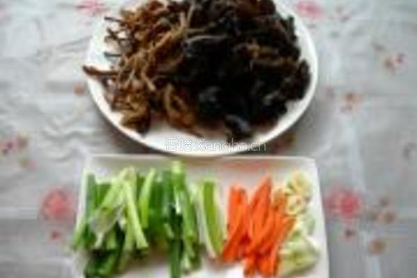 茶树菇烧木耳的做法图解1