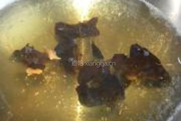 茶树菇烧木耳的做法图解3