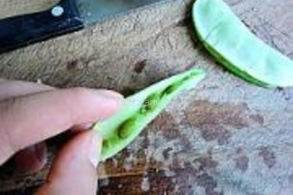 酿焖扁豆的做法图解1