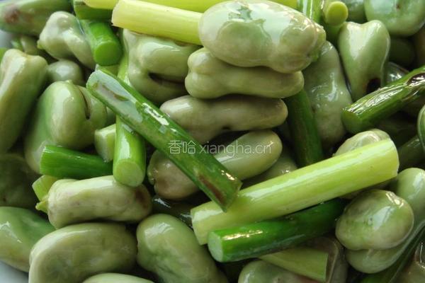 青蚕豆炒蒜苗