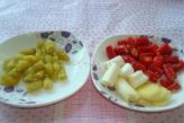 青豆炒鸡胗的做法图解3