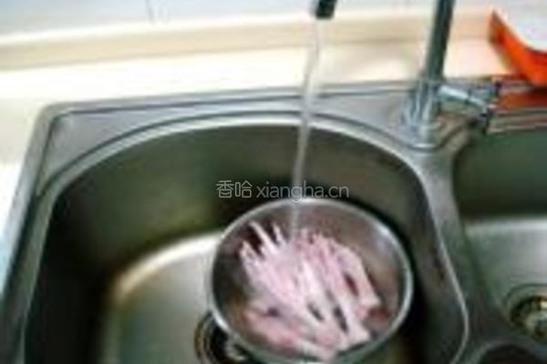 泡椒凤爪的做法图解2