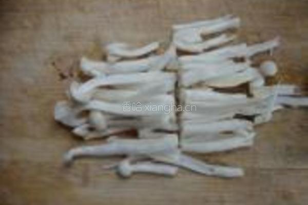 海鲜菇火腿虾汤的做法图解2