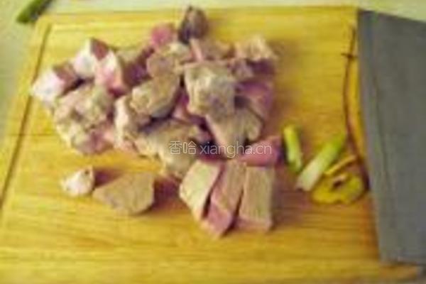 土豆烧猪肩肉的做法图解3