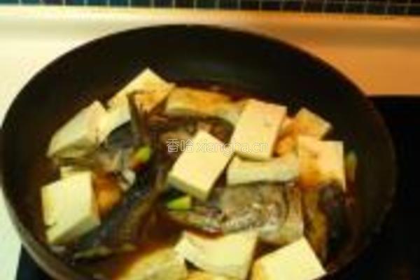 鲅鱼头炖豆腐的做法图解5