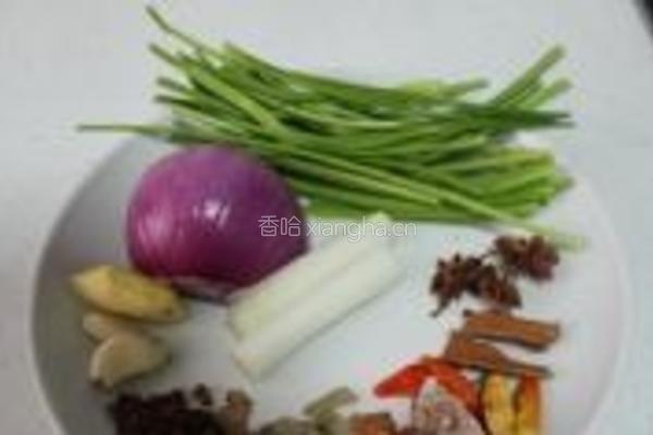 香辣回锅牛腩的做法图解2