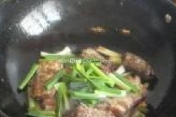 青蒜烩带鱼的做法图解11