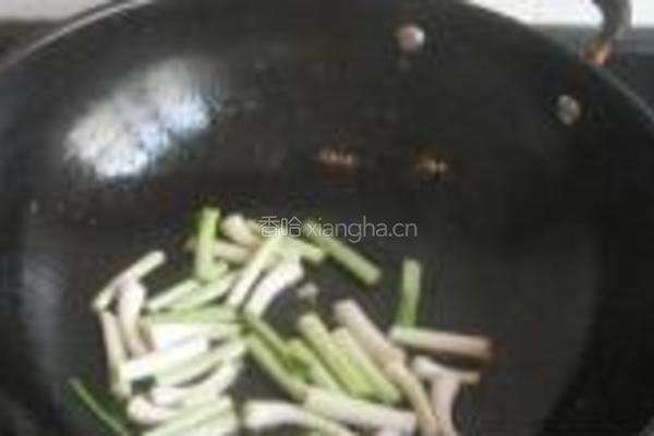 青蒜烩带鱼的做法图解8