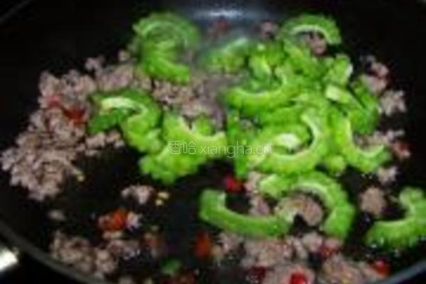 豉香肉末炒苦瓜的做法图解5