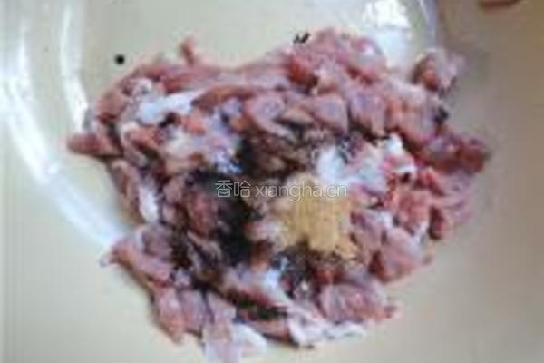 野生芦蒿炒肉丝的做法图解2