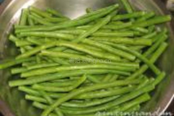 榄菜芝麻炒豆角的做法图解2