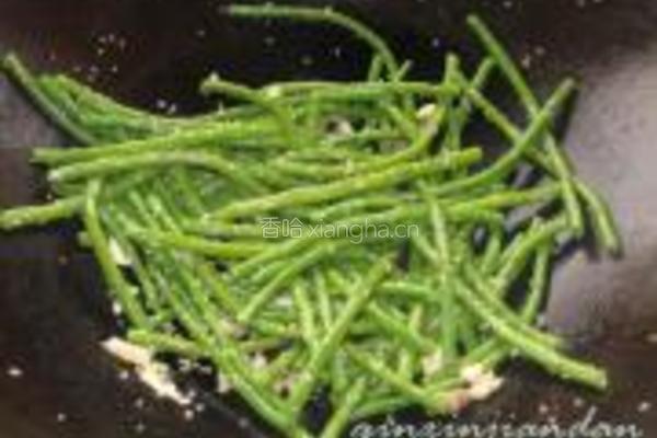 榄菜芝麻炒豆角的做法图解4