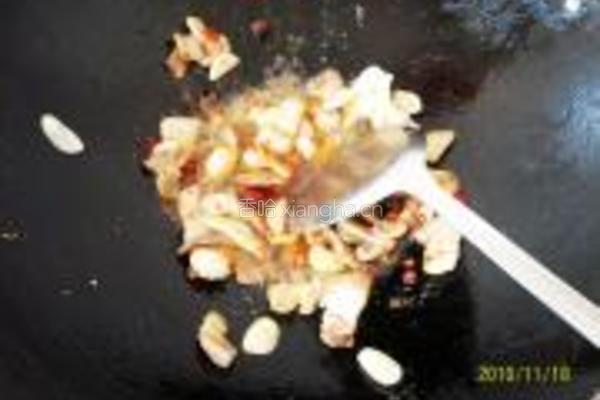 胡萝卜蒜苗回锅肉的做法图解7