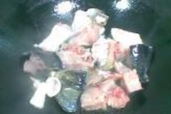 鱼头白菜汤的做法图解2