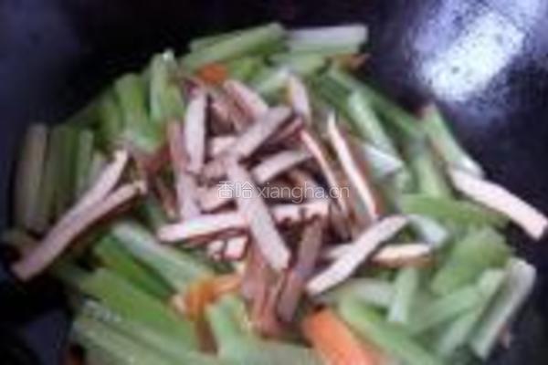 芹菜炒香干的做法图解4
