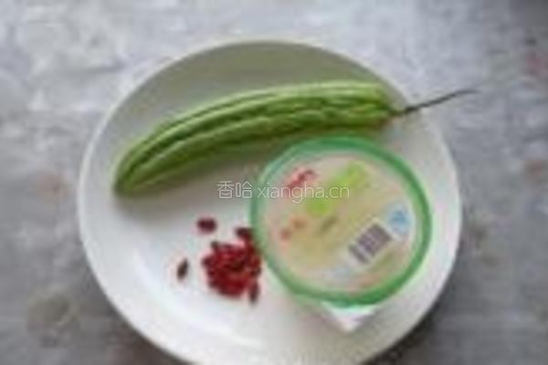 奇味苦瓜的做法图解1