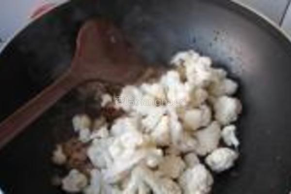 剁椒菜花粉丝煲的做法图解10
