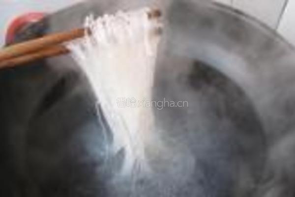 剁椒菜花粉丝煲的做法图解3