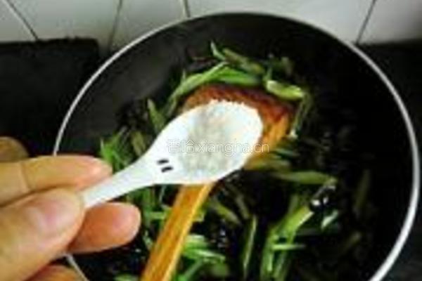 芹菜炒腰花的做法图解17