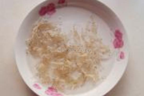 银鱼萝卜丝的做法图解1