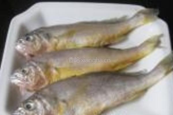 油豆腐小黄鱼煲的做法图解1