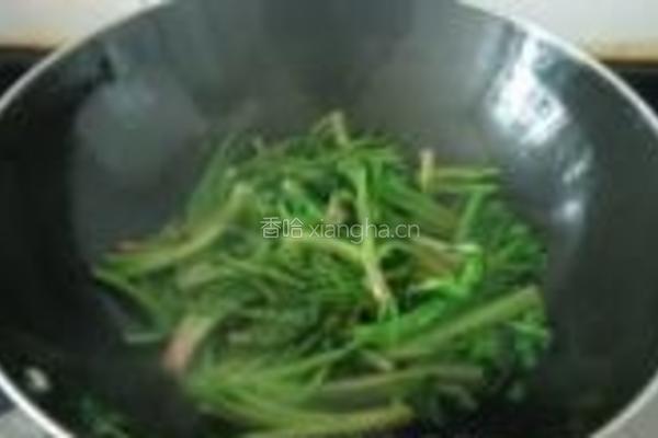 蒜香菠菜梗的做法图解5