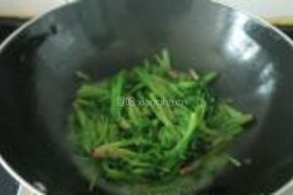 蒜香菠菜梗的做法图解6