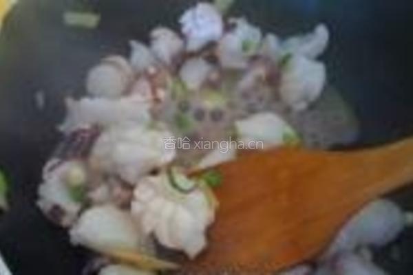 鱿鱼炒芹菜的做法图解3