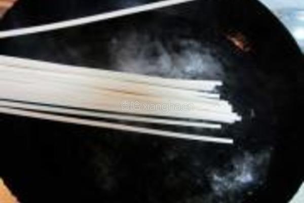 雪菜肉丁面的做法图解12