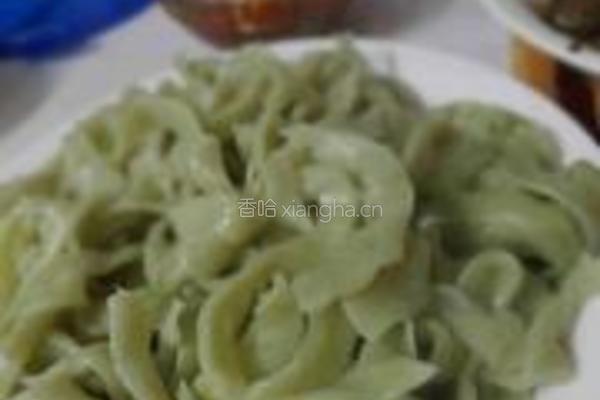 香肠口蘑菠菜面的做法图解6