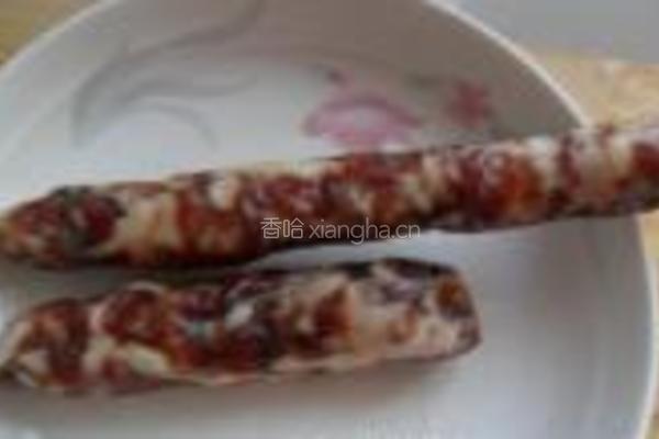 香肠炒大蒜的做法图解1