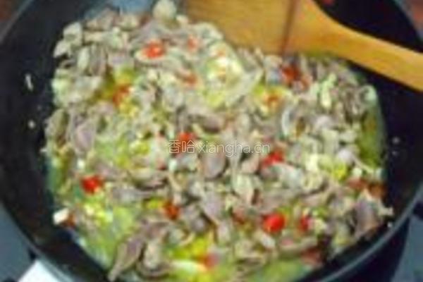 酸豆角炒鸡杂的做法图解3