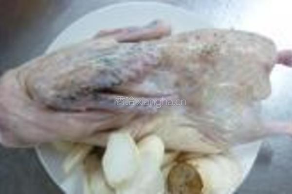 杏鲍菇馄饨麻鸭煲的做法图解2
