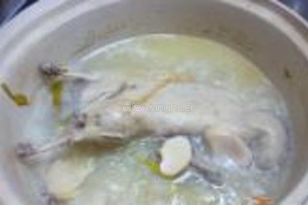 杏鲍菇馄饨麻鸭煲的做法图解7