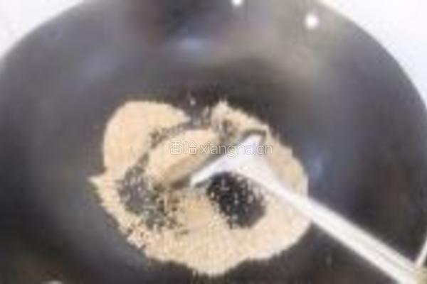 芝麻拌茼蒿的做法图解1