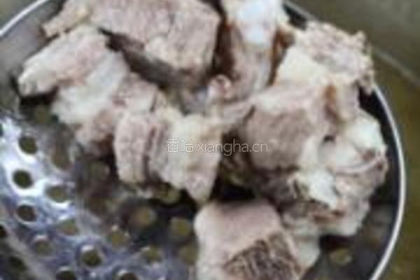 荔枝皮蛋炖排骨的做法图解5
