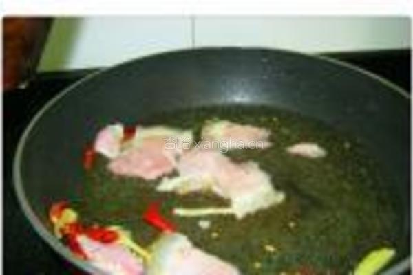 包菜小炒腊肉片的做法图解6