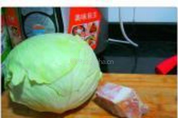 包菜小炒腊肉片的做法图解1