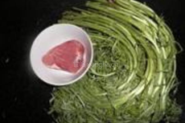 芦蒿炒肉丝的做法图解1