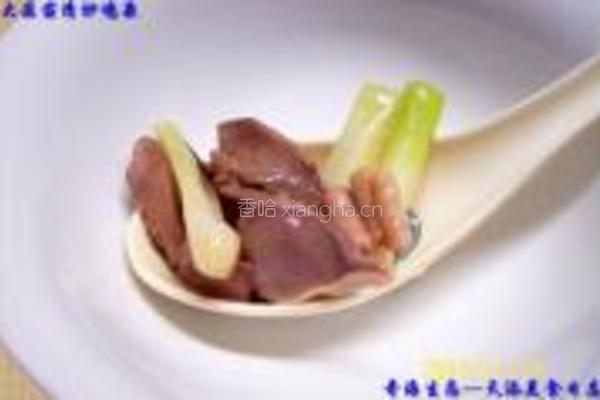 大蒜苗清炒鸡杂的做法图解12