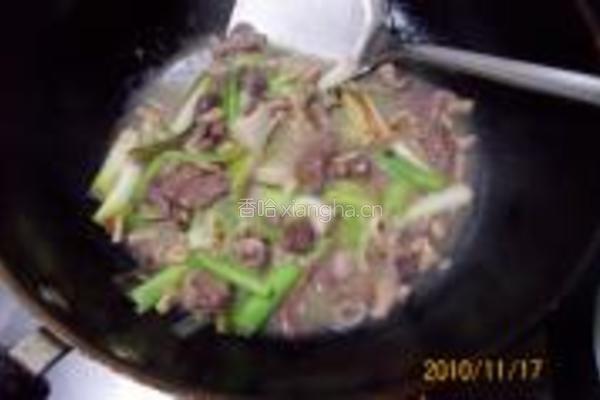 大蒜苗清炒鸡杂的做法图解8